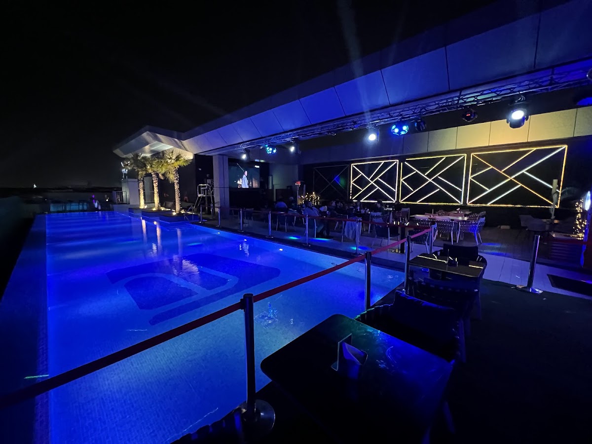 High Note Pool & Sky Lounge 3