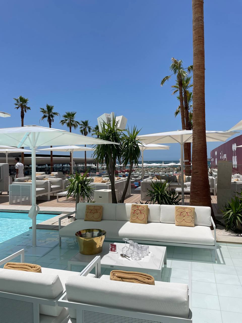 Playa Pacha | Pool and Private Beach Club| FIVE LUXE JBR 3