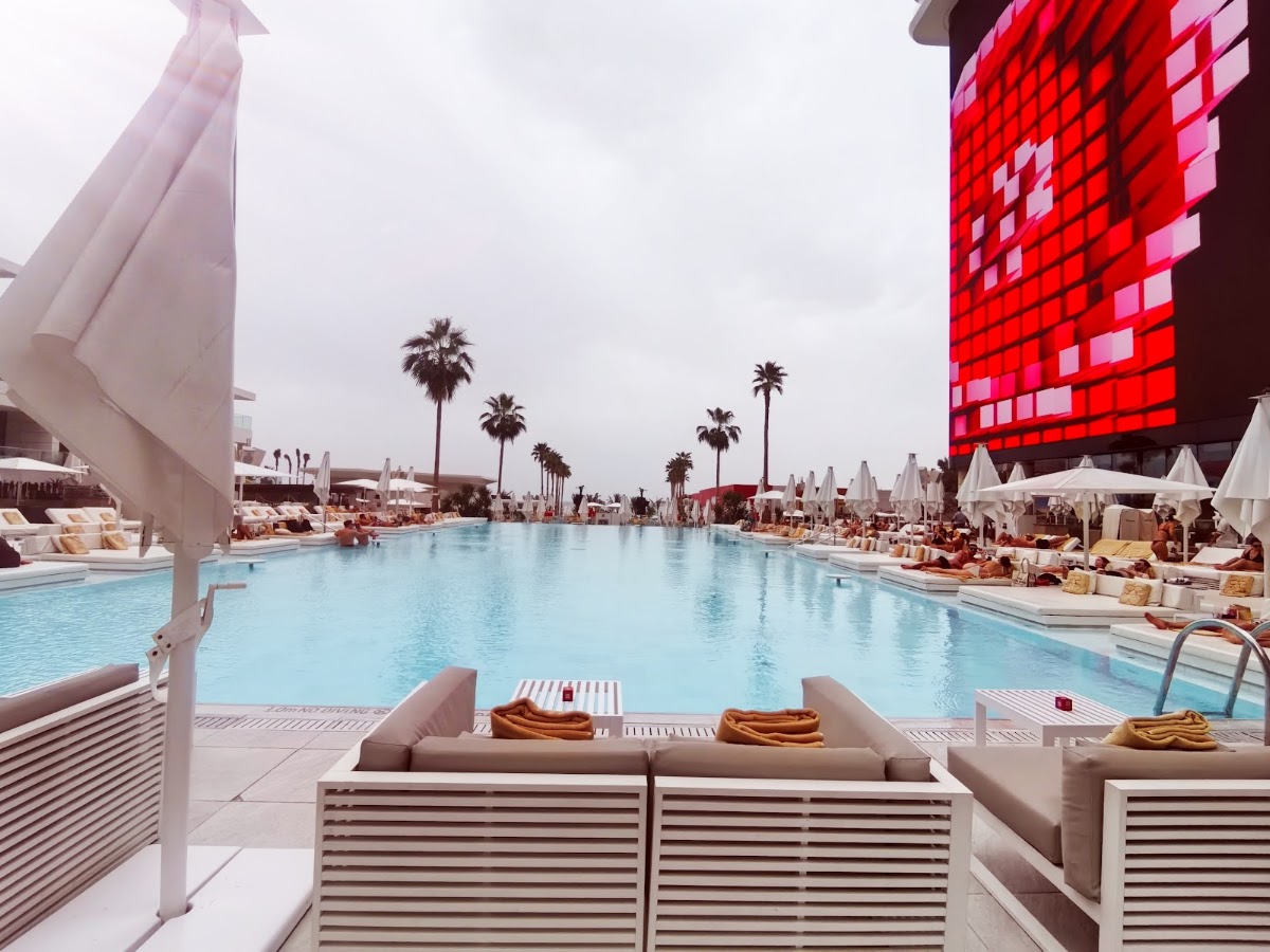 Playa Pacha | Pool and Private Beach Club| FIVE LUXE JBR 5