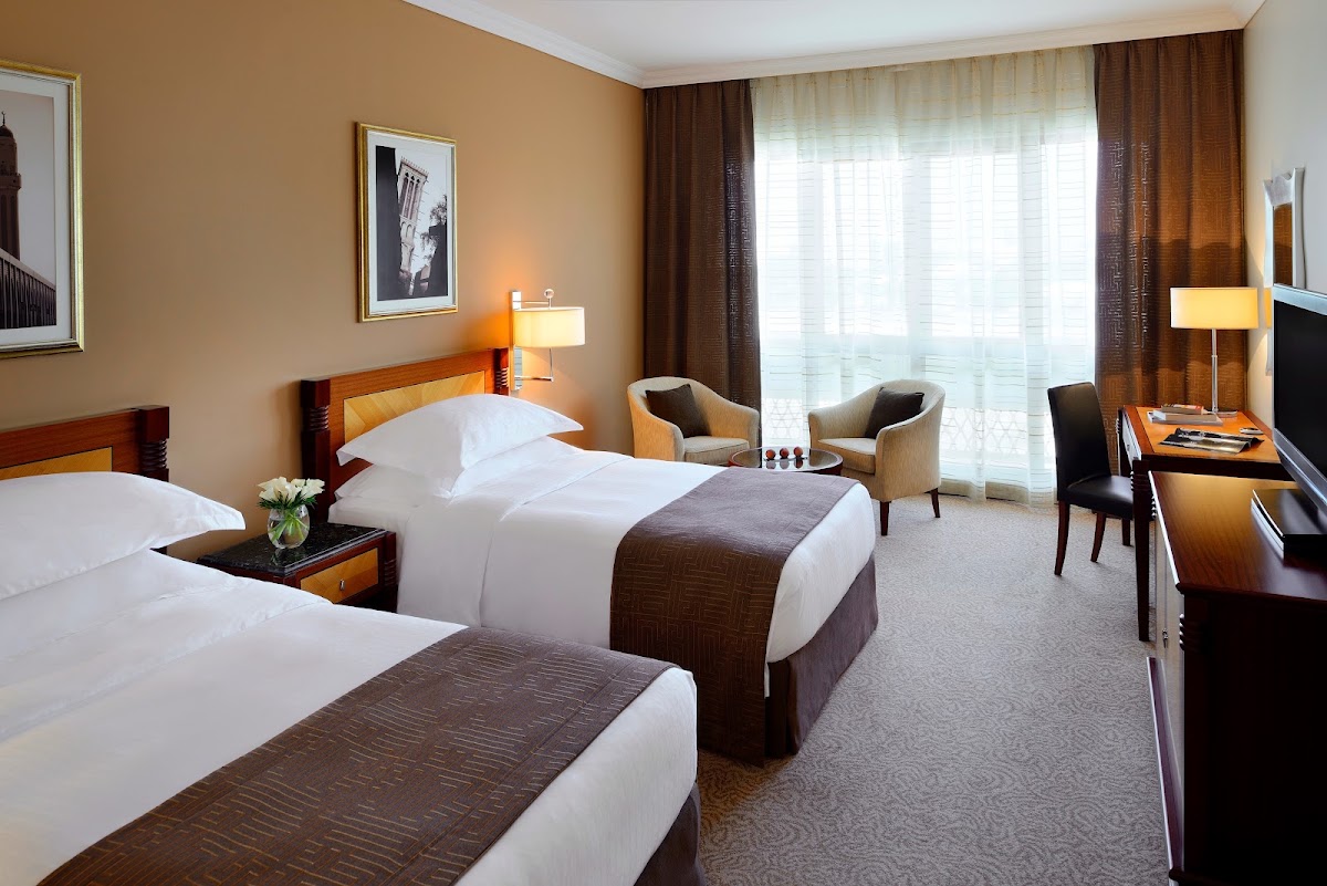 Mövenpick Hotel & Apartments Bur Dubai 2