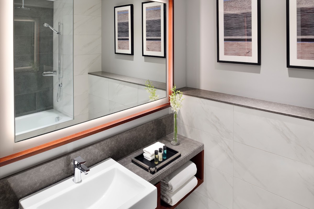 Mövenpick Hotel & Apartments Bur Dubai 4