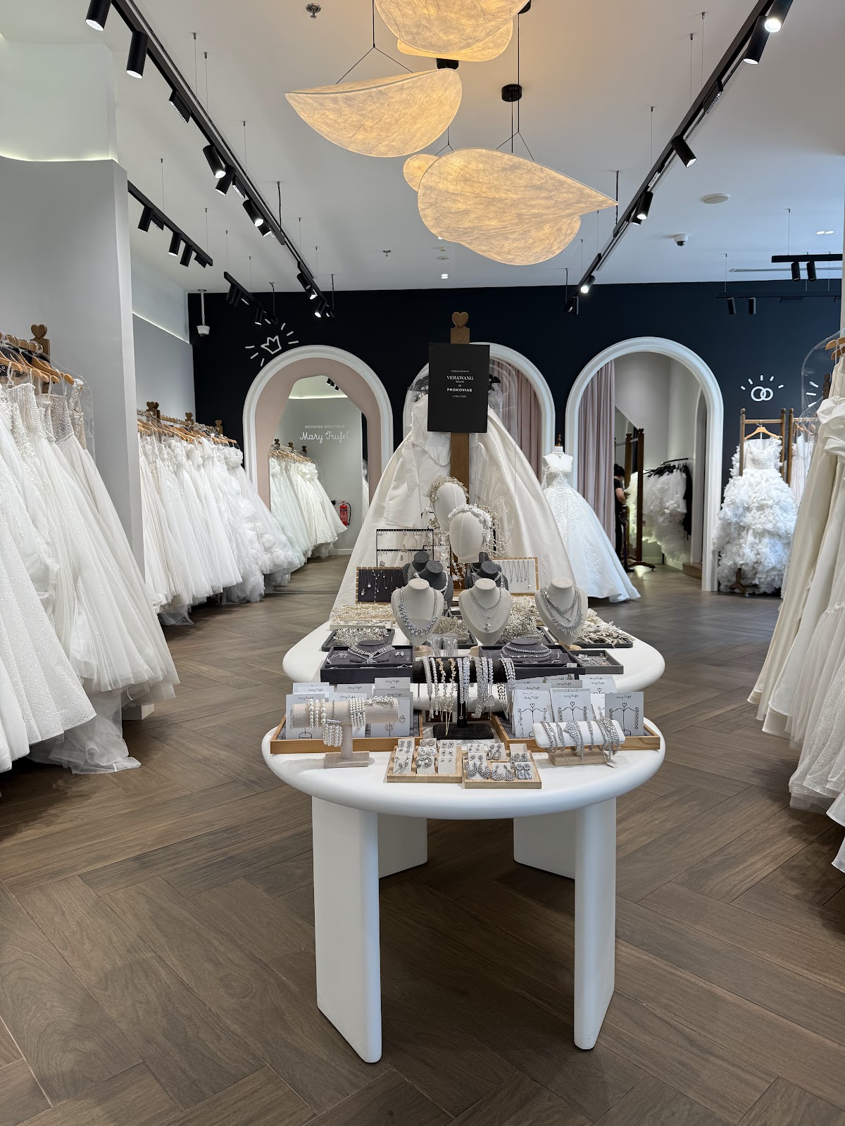 Wedding boutique — Mary Trufel 2